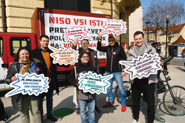 Glas ljudstva potuje po Sloveniji in poziva na volitve, vladajoča koalicija jih označuje za tuje plačance