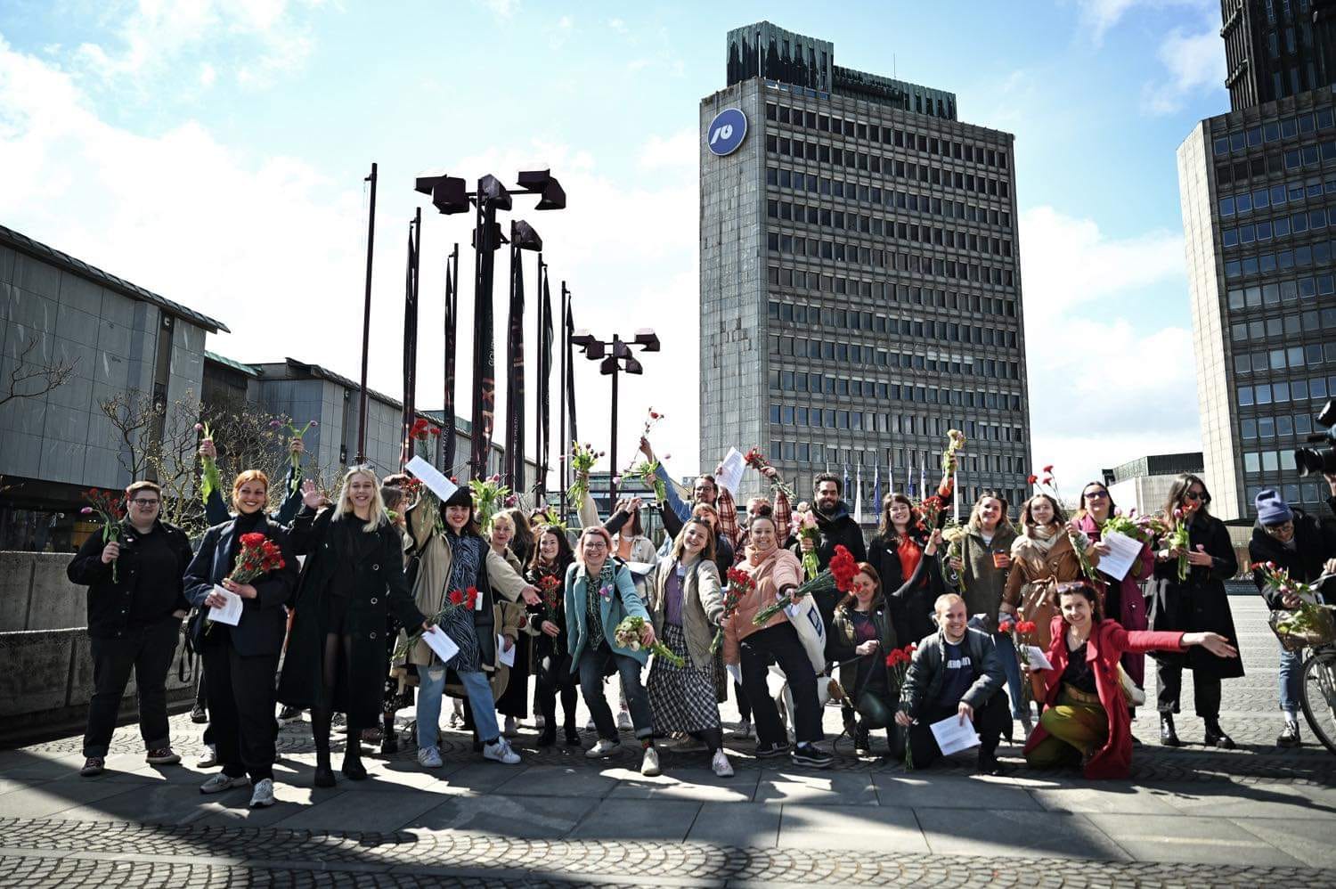 Člani Inštituta 8. marec so danes predstavili manifest, s katerim želijo pokazati razumevanje aktualnih problemov in sistema s strani mladih, hkrati pa jih spodbuditi k udeležbi na volitvah.