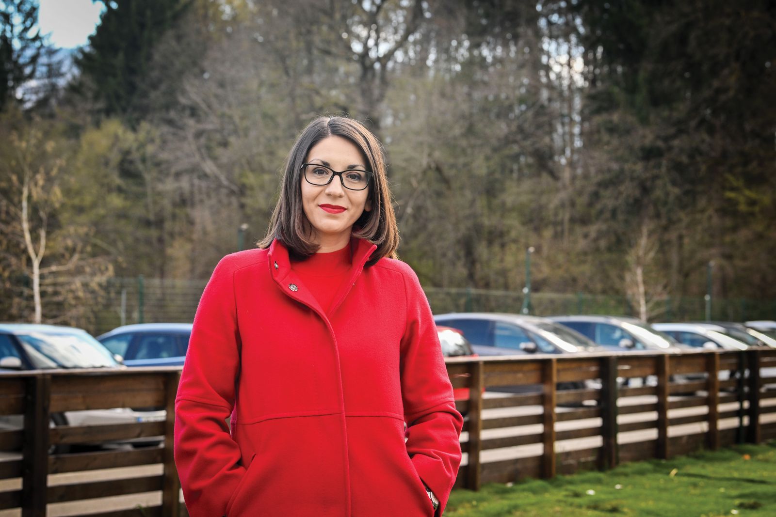 Emilija Stojmenova Duh je pri 16 letih prišla iz Makedonije v Slovenijo, ker „sem želela živeti v normalni državi“. Danes je ena najboljših slovenskih strokovnjakinj za informacijske tehnologije in vplivna zagovornica ženske enakopravnosti