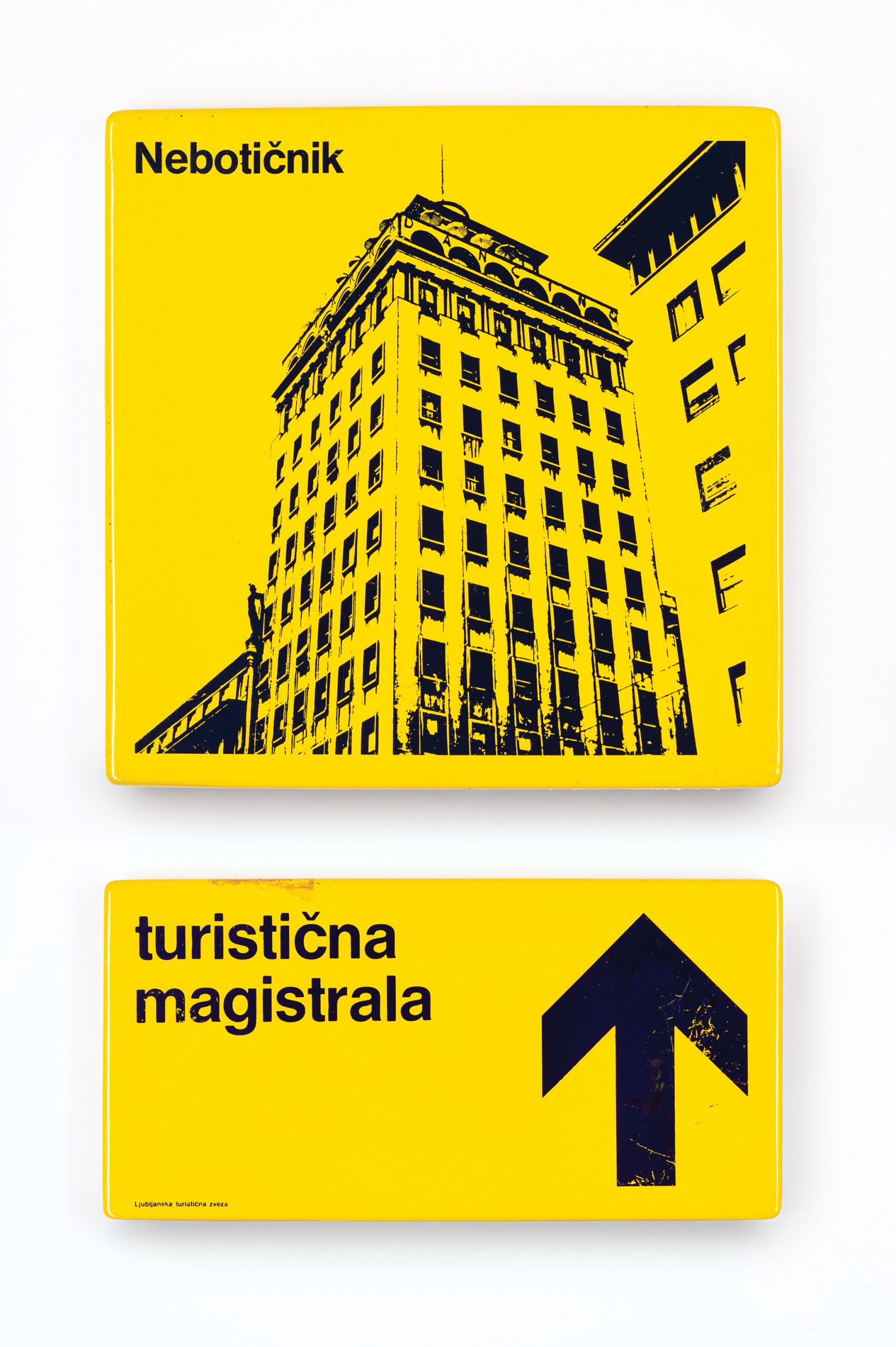 V letih 1973-75 je za Ljubljansko turistično zvezo oblikoval sistem označitev Turistične magistrale, primer oznake mestne znamenitosti - nebotičnik.