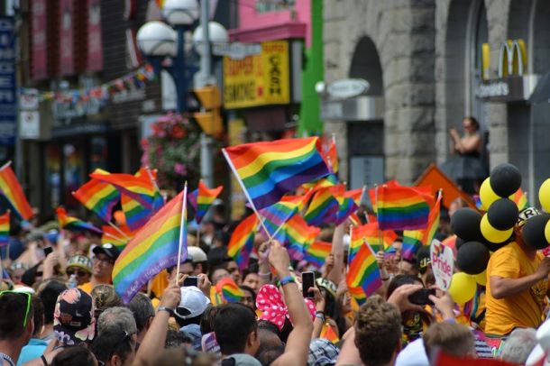 Kakšen odnos imajo politične stranke do vprašanj LGBTIQ+ skupnosti?