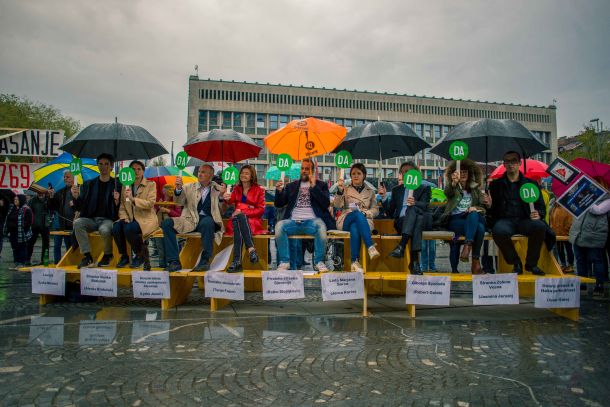 Soočenja so se udeležili Jerca Korče iz LMŠ, predsednica SD Tanja Fajon, koordinator Levice Luka Mesec, predsednica SAB Alenka Bratušek, predsednik DeSUS Ljubo Jasnič, predsednik Gibanja Svoboda Robert Golob, Jasmina Jerant iz Vesne, Radko Stojiljkovič iz Piratske stranke ter predsednik Naše prihodnosti Ivan Gale.