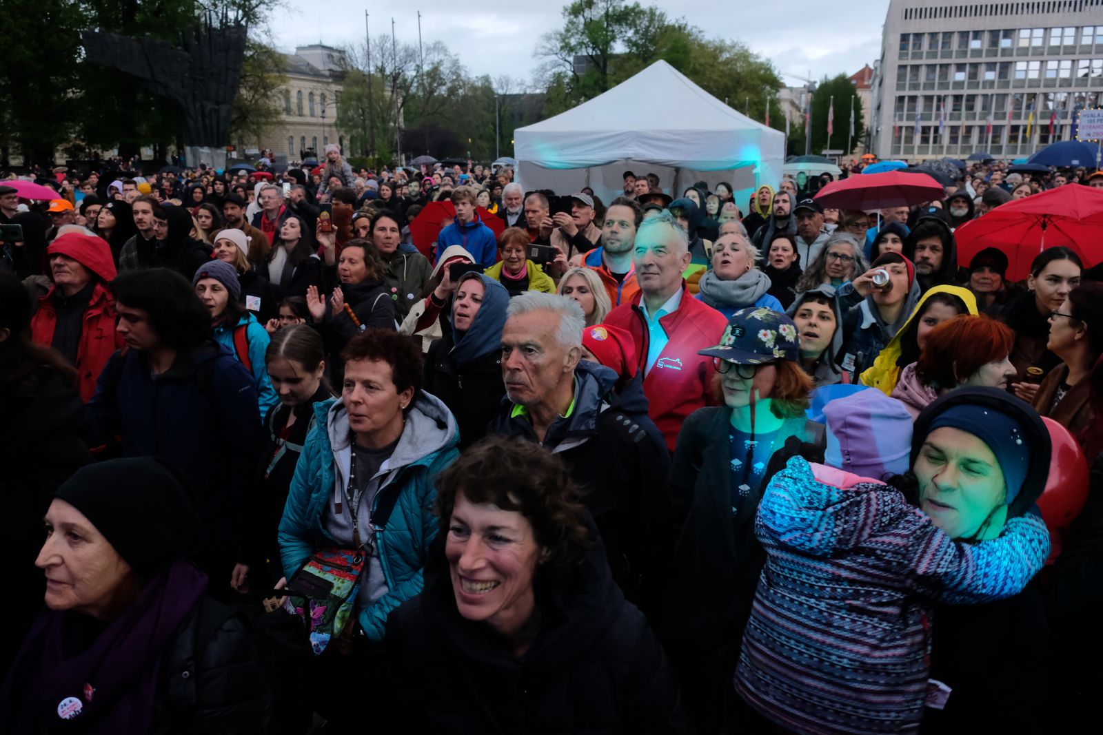Množica na Trgu republike | Janez Zalaznik