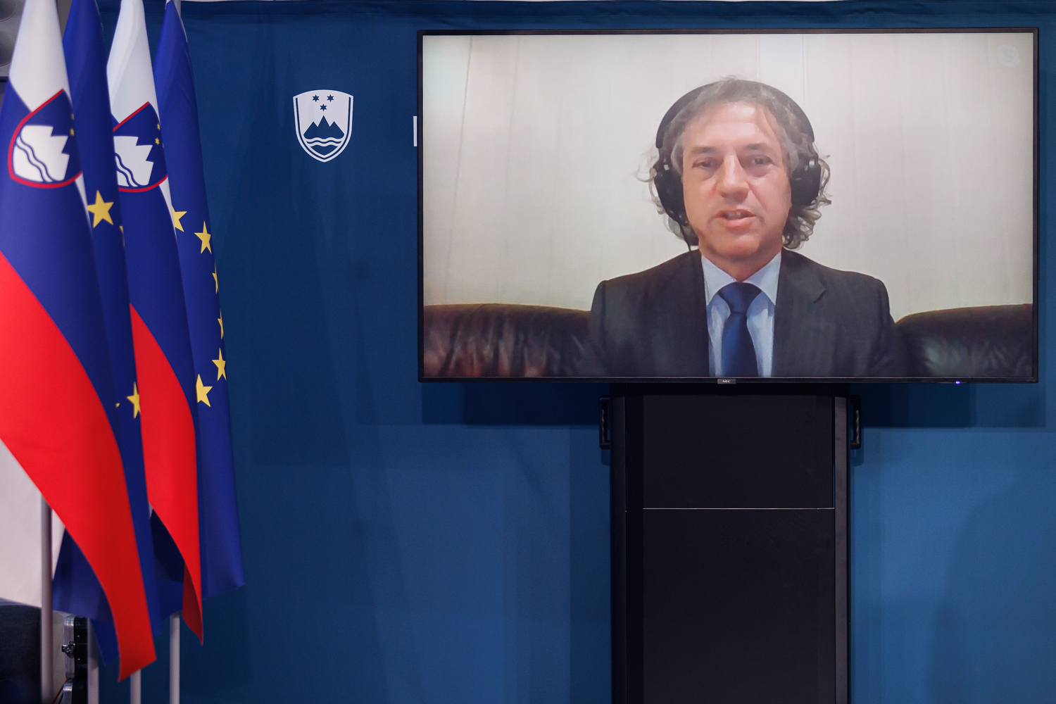 Golob v novi vladi pušča odprta vrata tudi za SAB in LMŠ