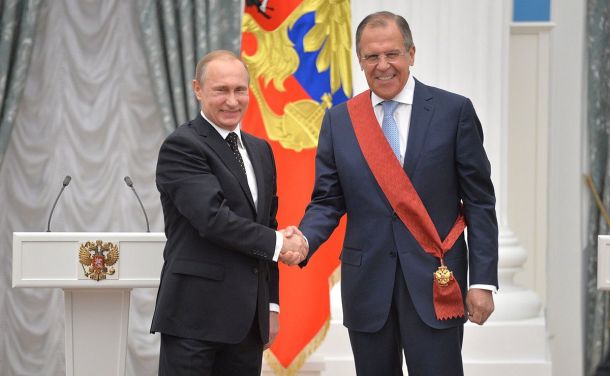 »Nato je v bistvu vpleten v vojno z Rusijo«