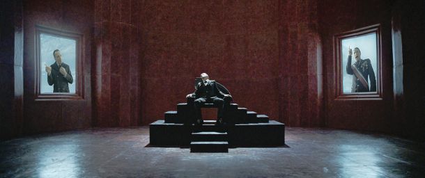 Marko Mandić v filmu Človek s senco (2019), ki ga Marcel Štefančič, jr. vidi kot »distopično reimaginacijo Kubrickove Odiseje v Vesolju«