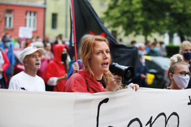 Predsednica sindikata Mladi plus Tea Jarc je na novinarski konferenci dejala, da pričakujejo tudi vzpostavitev socialnega dialoga in vključitev mladih v oblikovanje politik.