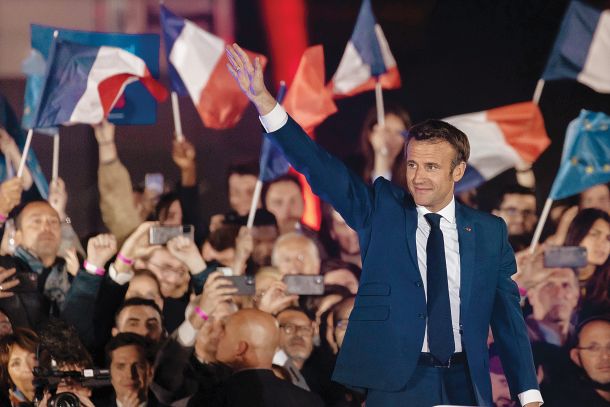 Prvi povolilni nagovor novegastarega francoskega predsednika Emmanuela Macrona, 25. april, Pariz 