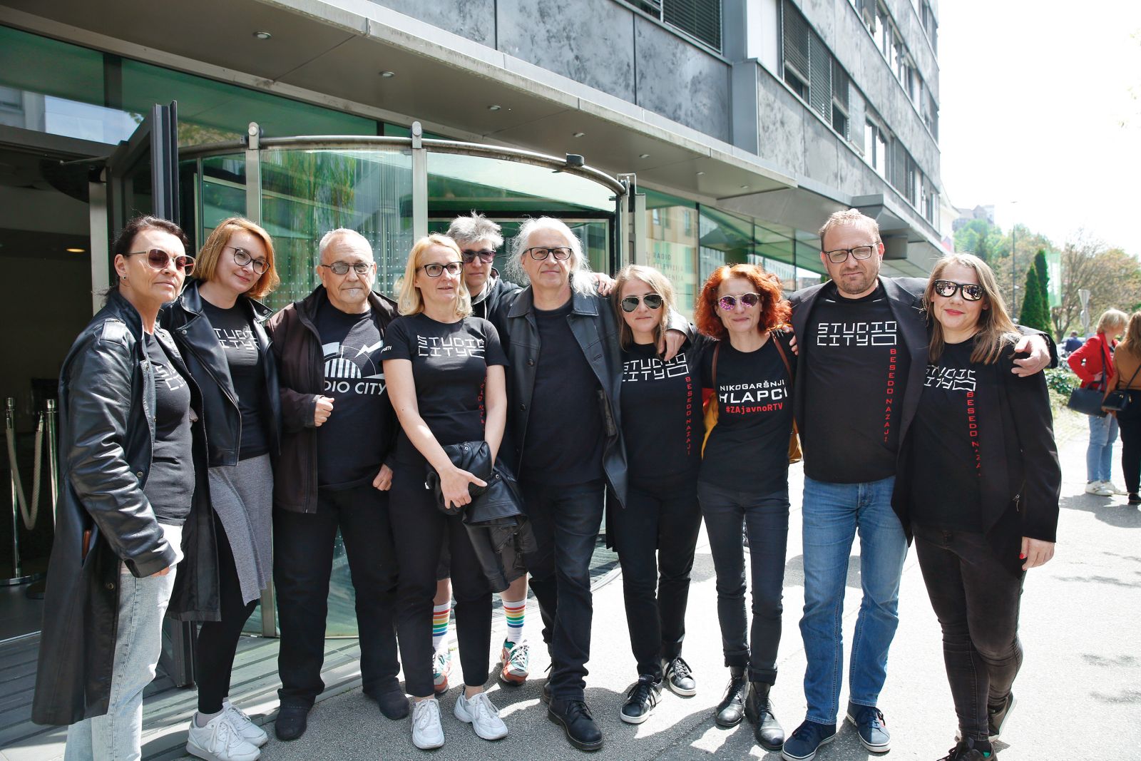 Peticijo za ohranitev Studia City je v zadnjem mesecu dni podpisalo več kot 40.000 ljudi, še svežo, le nekaj dni staro peticijo »Marcel naj ostane« pa več kot 20.000 posameznikov.