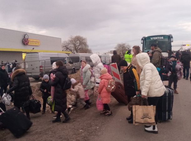 Ukrajinski begunci na ukrajinsko-poljski meji