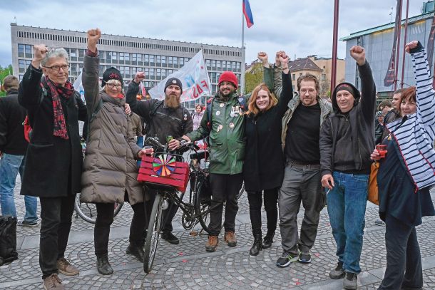 Udarno jedro petkovih protestov