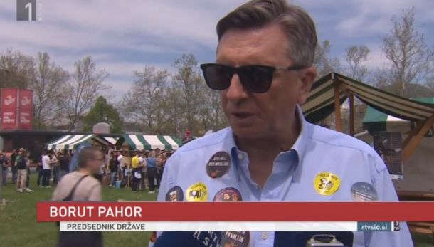Borut Pahor, predsednik republike, gre tja, kamor gredo kamere, sicer na družbenih omrežjih sam (po)skrbi pa za samopromocijo 