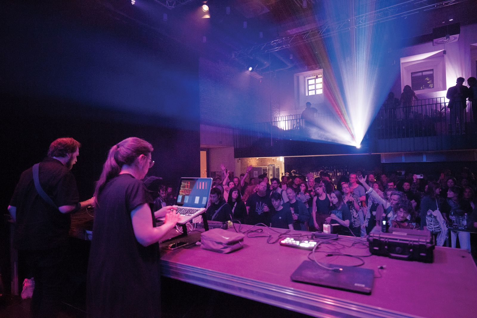 Algorave, Mednarodni festival kodiranja v živo Algopolis, Cukrarna bar, LJ | Katja Goljat