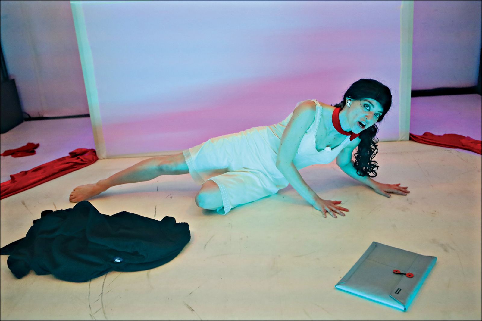 Bence Mezei in Ida Hellsten: Drakula in dekle in temačni gozd, Gledališče Glej, LJ | Sunčan Stone