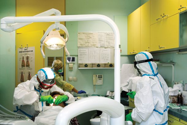 Med epidemijo je zobozdravstvo delovalo zgolj v javnem sektorju. (na fotografiji Zdravstveni dom Ljubljana Center