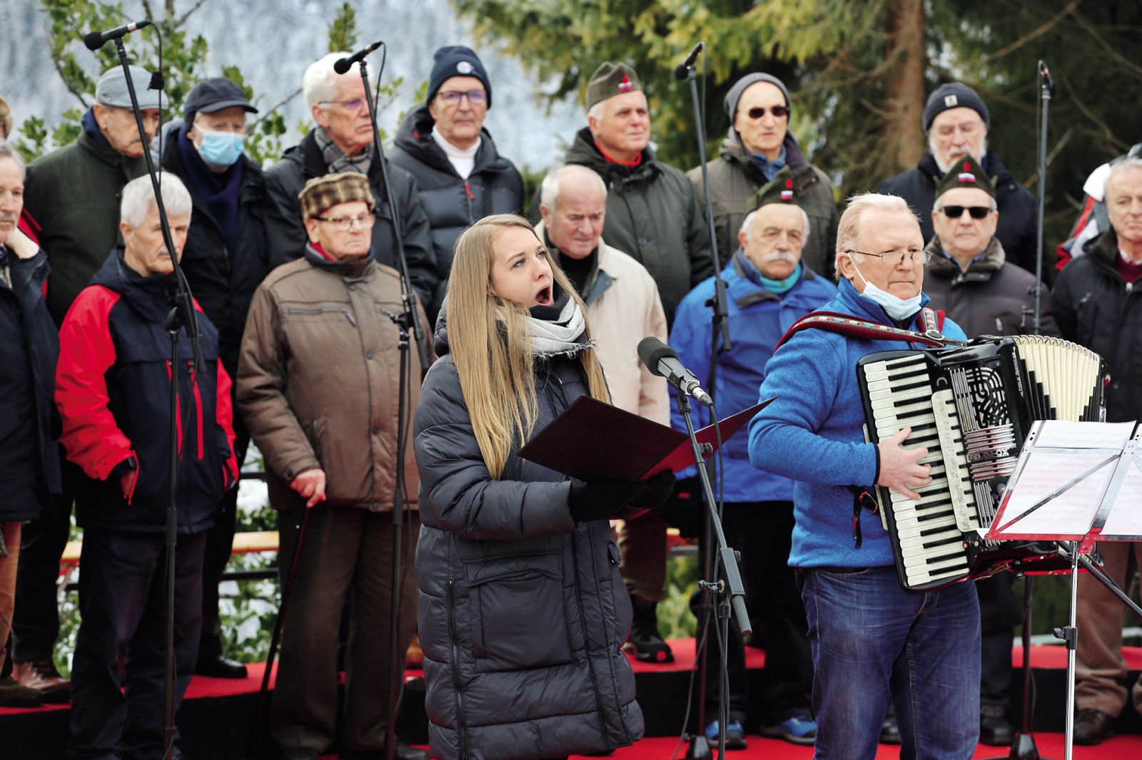 Sopranistka Gaja Sorč in Partizanski pevski zbor; osrednja slovesnost ob 80. obletnici dražgoške bitke | Borut Krajnc