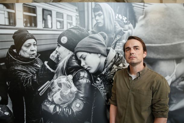 Matej Povše: To je vojna!, fotografije iz Ukrajine, Osrednji atrij Mestne hiše, LJ 