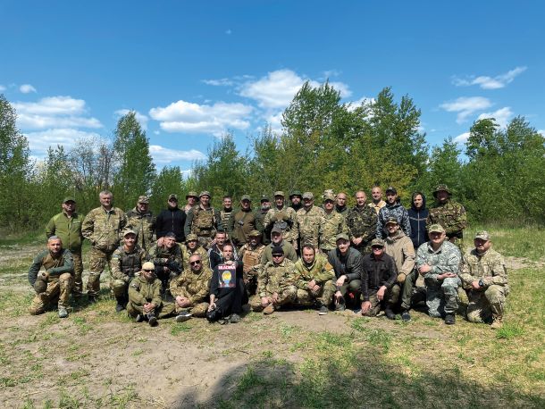 Vadbišče ukrajinskih prostovoljcev na tajni lokaciji v vzhodni Ukrajini