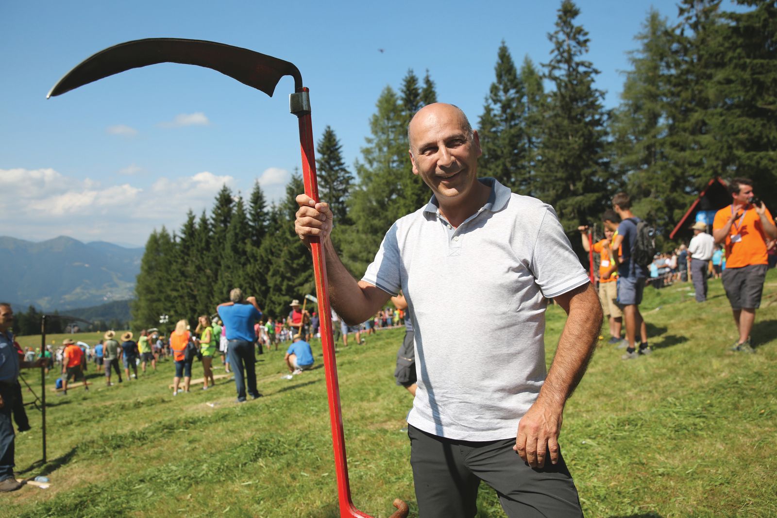 Donedavnemu predsedniku Kluba slovenskih podjetnikov Marjanu Batagelju je Janševa vlada izdatno pomagala. Njegovo podjetje Postojnska jama je dobilo dva milijona evrov državnih pomoči – pomoči, ki jih druga primerljiva turistična središča, kot je Ljubljanski grad, niso bila deležna.