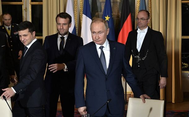 Ukrajinski in ruski predsednik Volodimir Zelenski in Vladimir Putin v Normandiji leta 2019