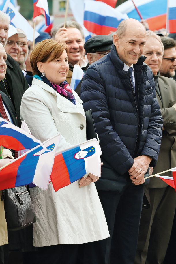 Korenine spora med SDS in NSI segajo že nekaj let nazaj, začelo se je z referendumom o arhivih, nadaljevalo s sporom na vseslovenskem zboru (na fotografiji) 