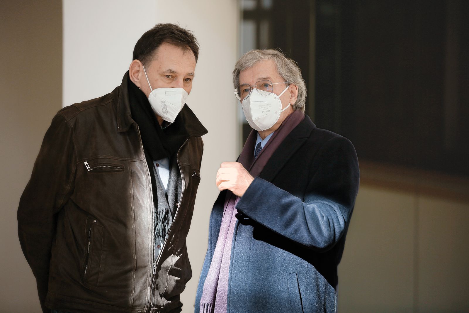 Andrej Ribič, odstavljeni direktor Elektra Ljubljana in eden tesnih sodelavcev Roberta Goloba, ter profesor obramboslovja Anton Grizold, eden izmed Golobovih svetovalcev za mednarodna in varnostna vprašanja