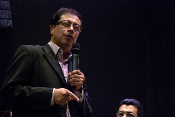 V Kolumbiji je v nedeljo v drugem krogu predsedniških volitev slavil levičar Gustavo Petro.