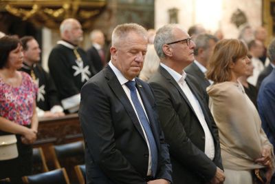 *God save the king: Zdravko Počivalšek pri maši za domovino