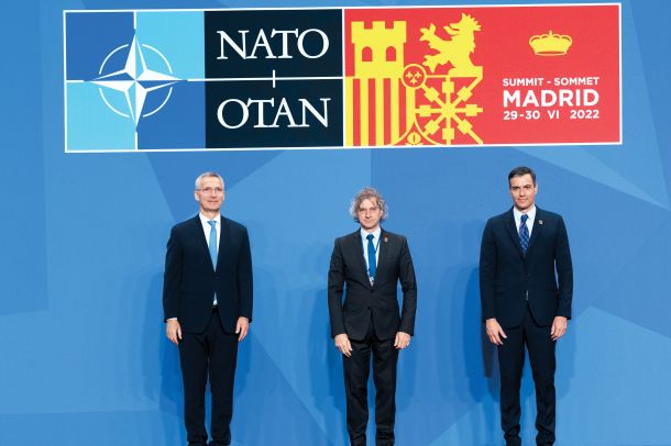 Aktualno srečanje voditeljev članic Nata. Na fotografiji generalni sekretar zveze Jens Stoltenberg, premier Robert Golob in španski premier Pedro Sánchez.