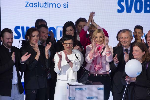 Če bi bile volitve v nedeljo, bi zmagala stranka Gibanje Svoboda, ki uživa 30,2-odstotno podporo, kar je 0,8 odstotne točke manj kot v prejšnji anketi.