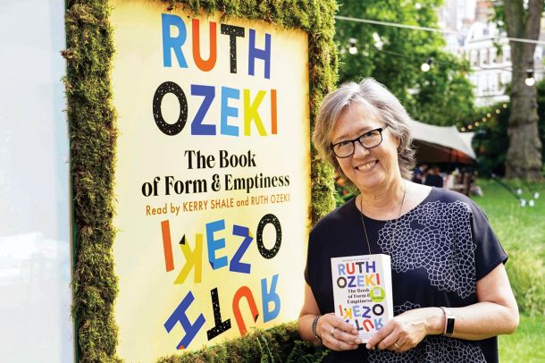 V novem romanu Ruth Ozeki The Book of Form and Emptiness nastopa ostareli slovenski pesnik in filozof po imenu Slavoj, ki ga je najverjetneje navdihnil mednarodno priznani slovenski filozof Slavoj Žižek. 