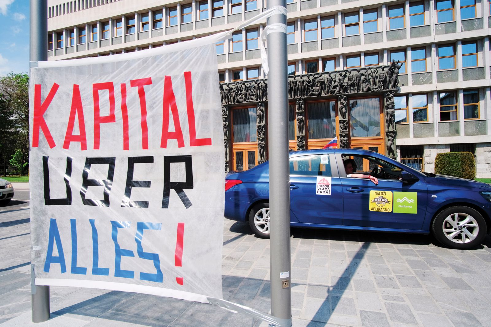 Proti Überju tudi v Sloveniji – lanski protest taksistov pred državnim zborom