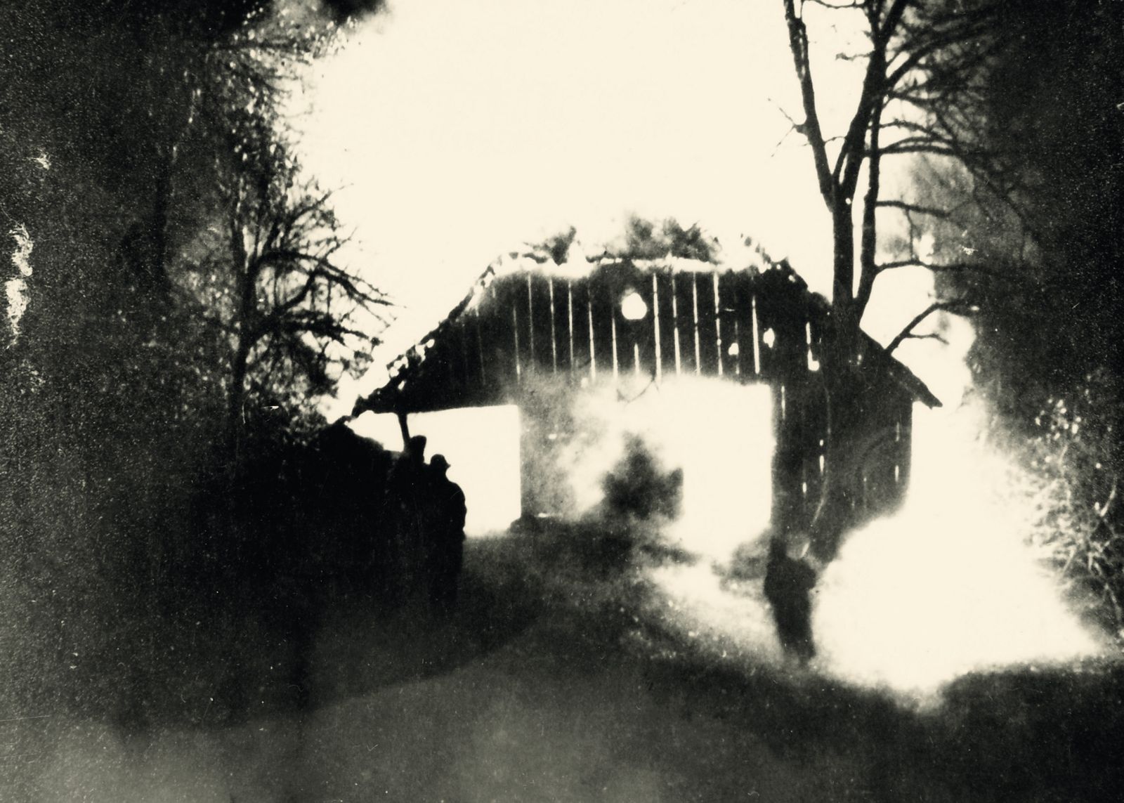 Gospodarsko poslopje v plamenih