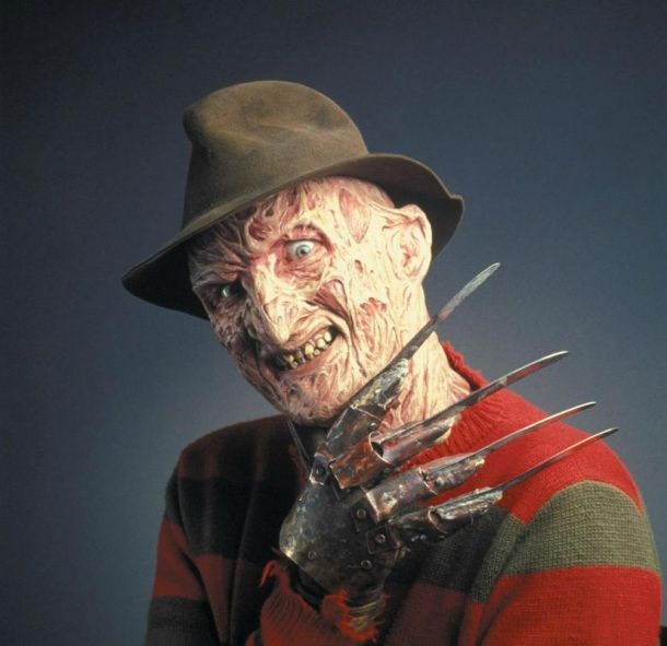 Navdih za lik Freddyja Kruegerja je režiser Wes Craven črpal iz različnih virov. Ime in priimek je preprosto vzel od sošolca, ki ga je maltretiral v otroških letih. Za klobuk si zasluge pripisuje Englund, češ da je moral režiserja prepričati, da se je vrnil k tej izhodiščni ideji. 