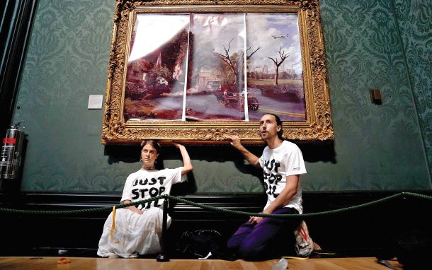 Aktivisti in nova različica slike The Hay Wain, angleškega slikarja Johna Constabla /