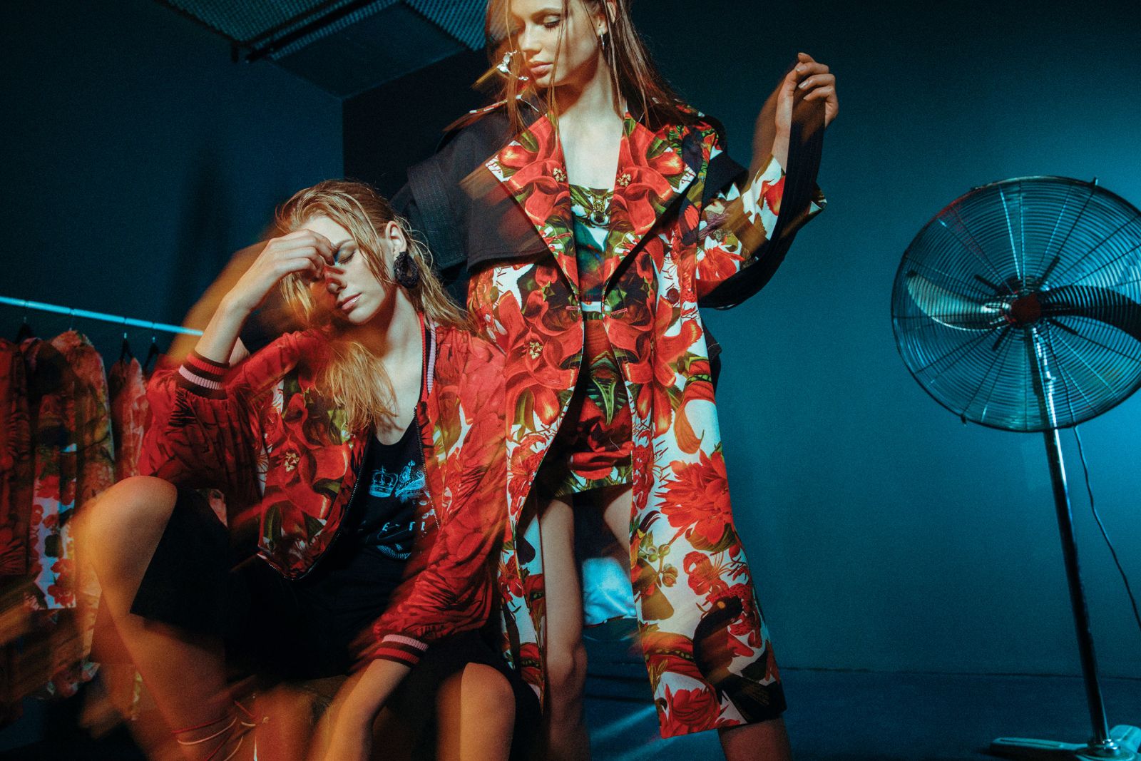 Njene kolekcije navdihujejo narava in živali, denimo ogrožene živalske vrste, tako da imajo tudi po tej plati ekološko noto. Kolekcija na fotografiji se imenuje Parrots (Papagaji).