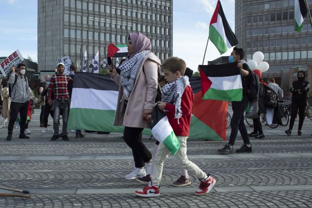Protest v podporo Palestini na Trgu republike