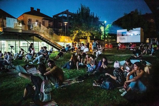 Lanska izvedba festivala FeKK na Muzejski ploščadi v Ljubljani 