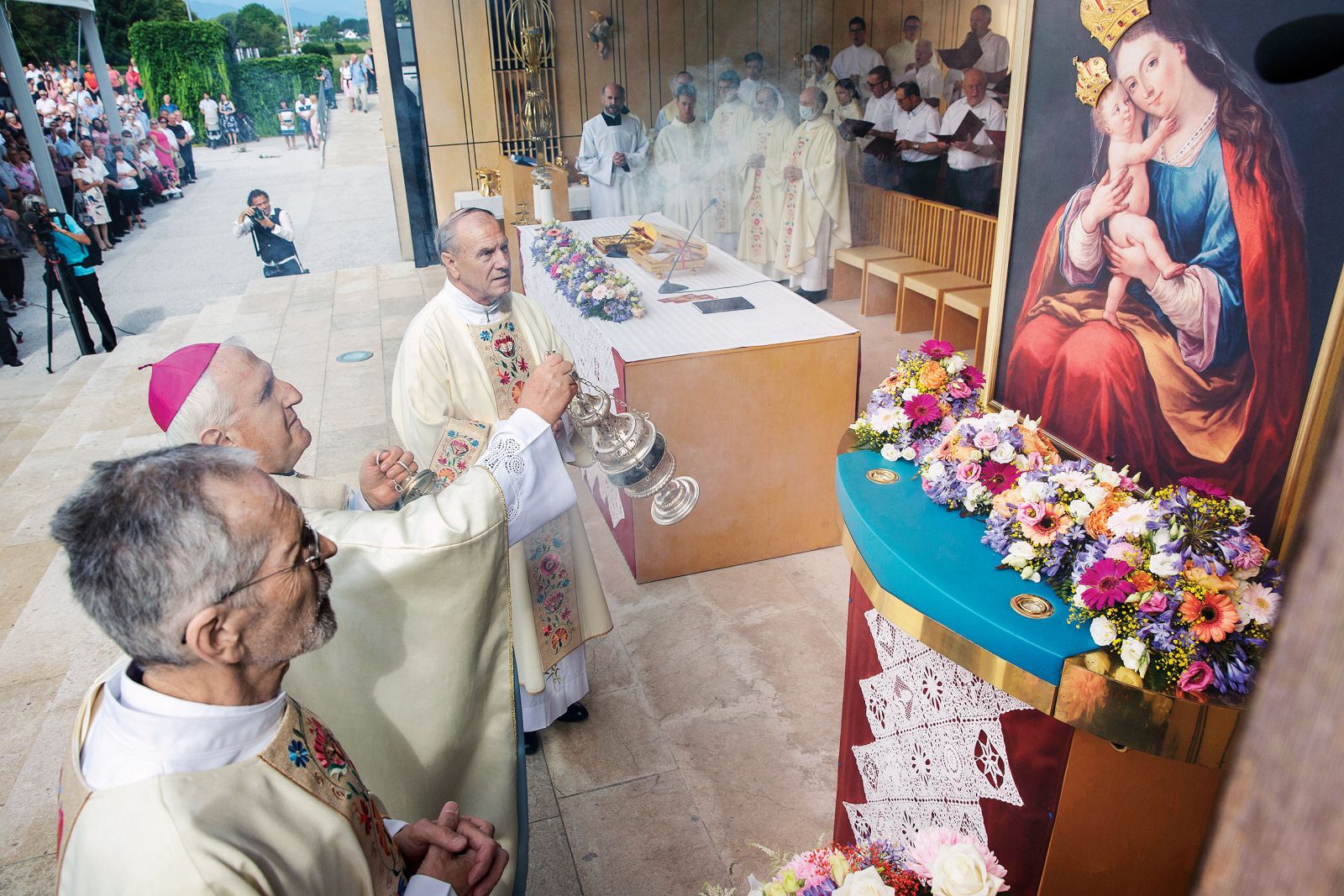 Slovesna maša na praznik Marijinega vnebovzetja na Brezjah. Letos se je ni udeležil nobeden od pomembnejših politikov, niti iz vlade niti iz opozicije.