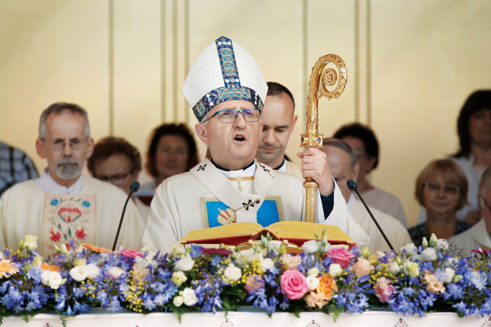 Ljubljanski nadškof metropolit dr. Stanislav Zore med mašo na Brezjah: »V tem času vsesplošne odpovedi razumu in zdravi pameti se obrnimo k božji besedi.«