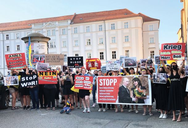 Netrebkova je prejšnji mesec nastopila v nemškem Regensburgu, pričakali so jo protestniki, a nastop je vseeno izpeljala 