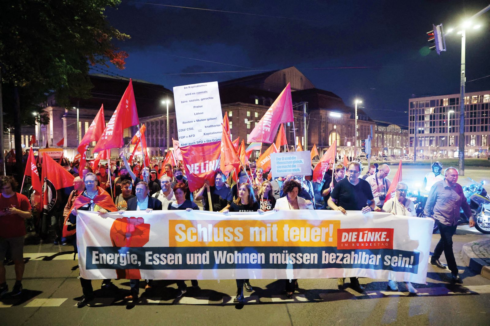 Dol z draginjo! Energija, hrana in stanovanje morajo imeti dostopne cene! Protest levice v Leipzigu, 5. septembra 