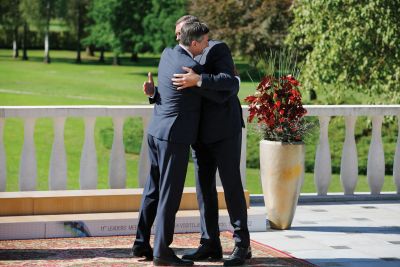 Objem s srbskim članom predsedstva BiH Miloradom Dodikom