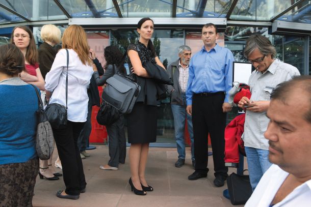 Neža Kogovšek z izbrisanimi pred zasedanjem velikega senata na evropskem sodišču za človekove pravice v zadevi Mustafa Kurić in drugi proti Sloveniji, 6. julij 2011, Strasbourg