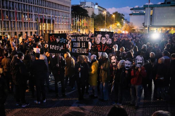 Današnji shod na Trgu republike v podporo stavkajočim na RTV Slovenija