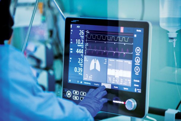 Nekateri zdravniki so v času epidemije prejemali upravičene dodatke, a so bili to vsi?