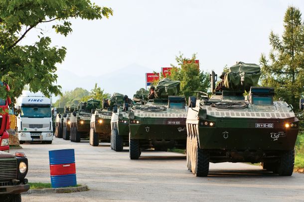 Tonin bi lahko kupil trikrat cenejše patrie in bi s tem zadostil zahtevam Nata. A ni zaprosil niti za predračun. /