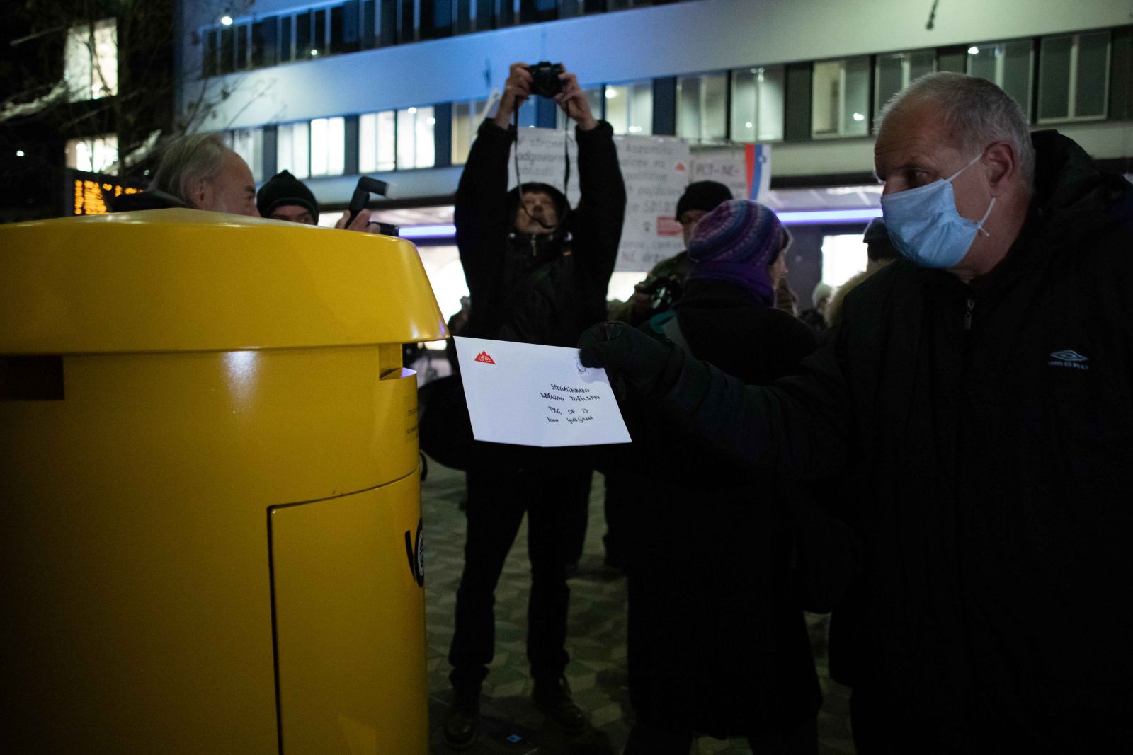 V poštni nabiralnik ...