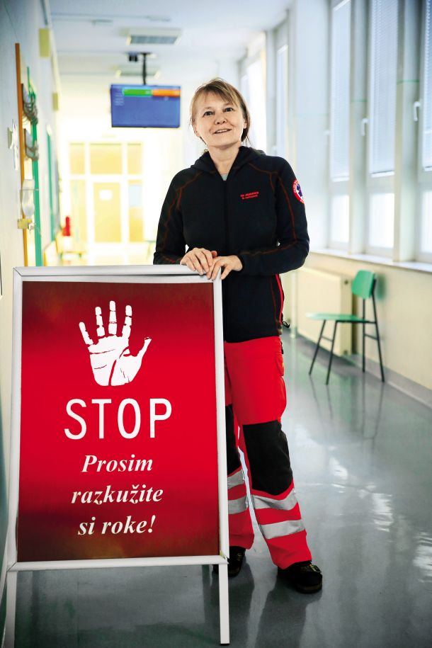 Marjeta Zupančič, družinska zdravnica iz jeseniškega zdravstvenega doma, je slovenska rekorderka. Opredeljenih ima dvakrat toliko pacientov, kot je meja, pri kateri večina drugih družinskih zdravnikov paciente odklanja. 