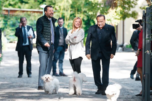 Fascio*: Matteo Salvini, Giorgia Meloni in Silvio Berlusconi v vili Zeffirelli v Rimu (Berlusconijevo rimsko prebivališče)
